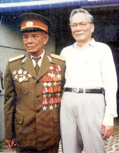 Đại tướng, Chủ tịch nước Lê Đức Anh trong lần thăm Đại tá Trần Công An (Hai Cà), Anh hùng lực lượng vũ trang nhân dân, nguyên Phó tư lệnh Mặt trận Biên Hòa trong cuộc Tổng tiến công và nổi dậy Xuân Mậu Thân 1968