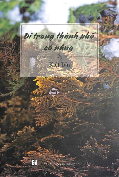 Đi trong thành phố có nắng