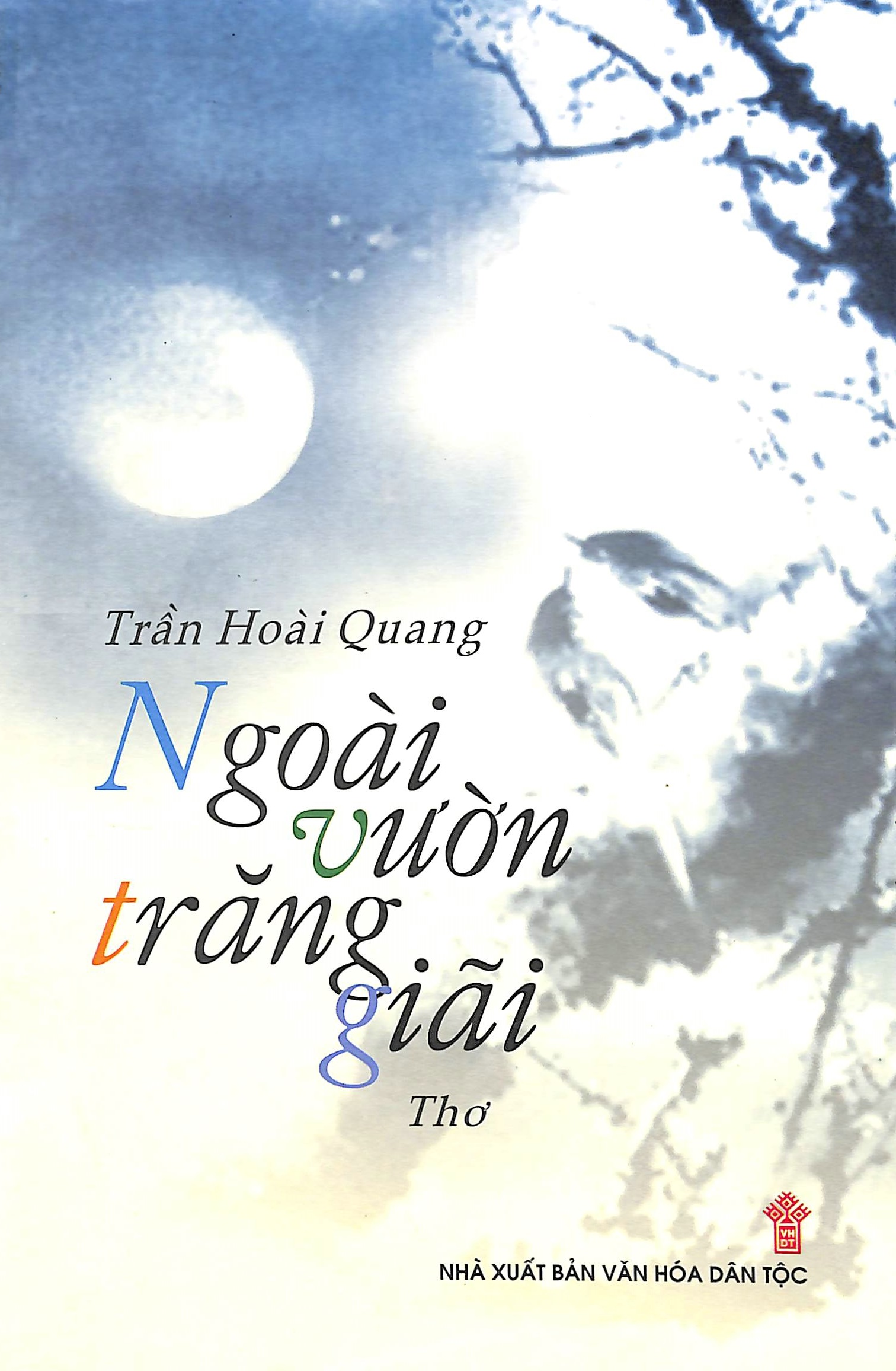 Ngoài vườn trăng giãi