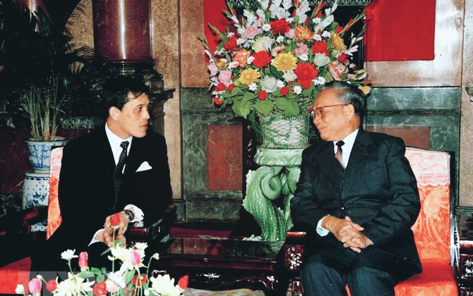 Tổng Bí thư Đỗ Mười, Chủ tịch Lê Đức Anh, Thủ tướng Võ Văn Kiệt tiếp Thái tử Ma-ha Va-chi-ra-lông-con
