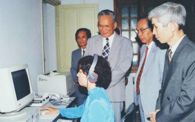 Chủ tịch nước Lê Đức Anh đến thăm VOV nhân kỷ niệm 50 năm thành lập