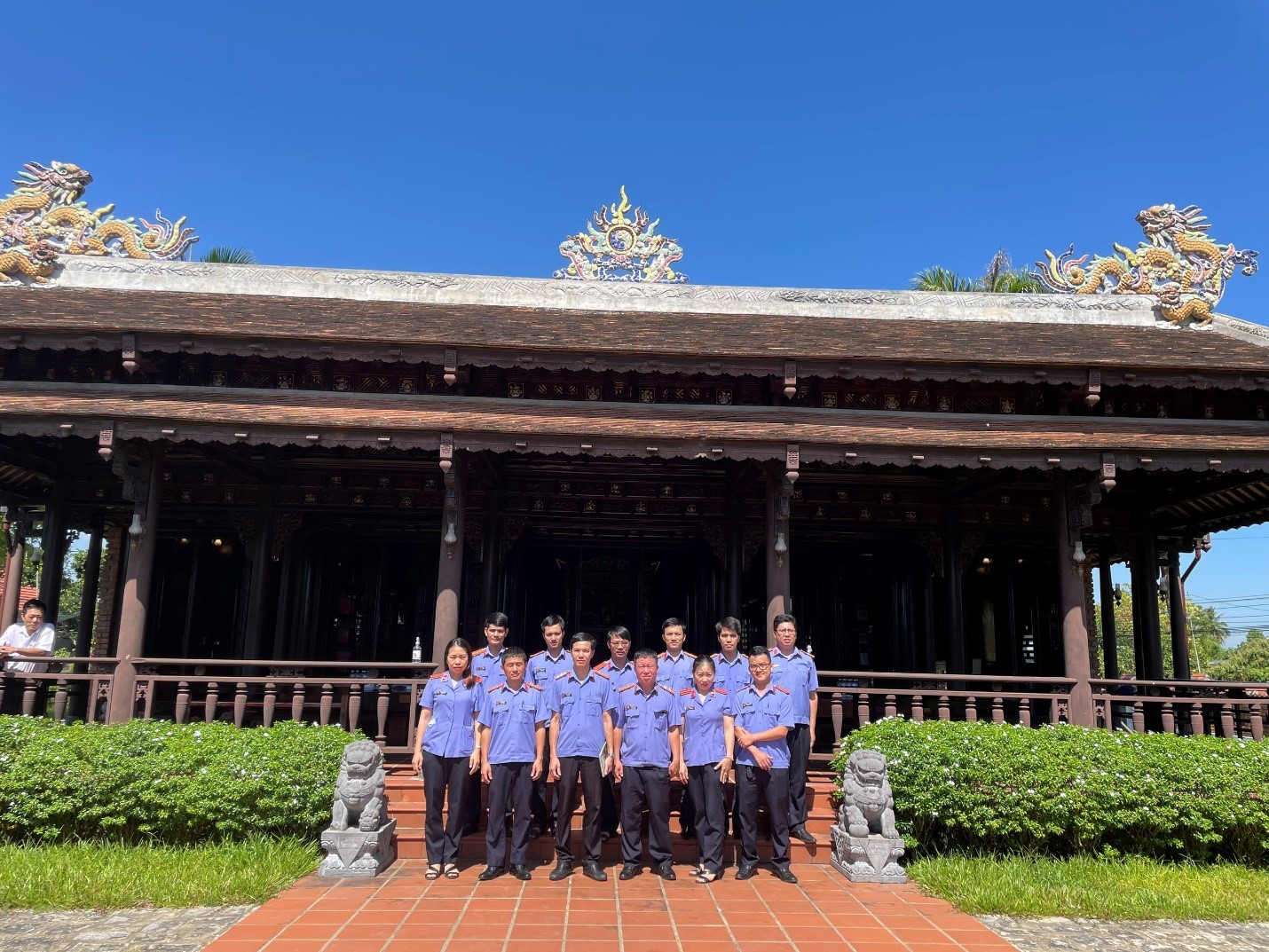 Đoàn Viện kiểm sát nhân dân huyện Phú Lộc thăm Nhà Văn hóa Đại tướng Lê Đức Anh