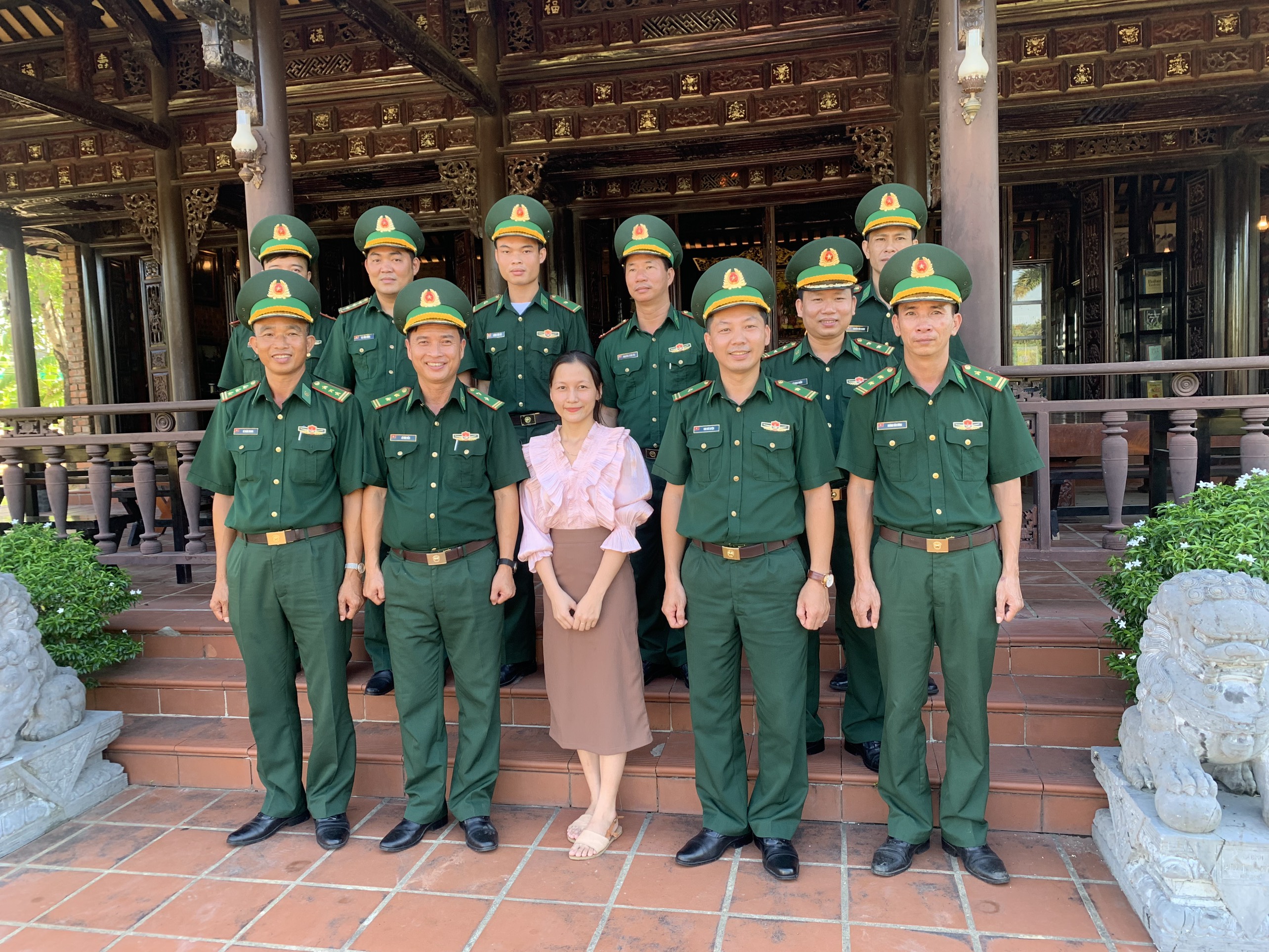 Đoàn Bộ đội biên phòng huyện Phú Lộc thăm Nhà Văn hóa Đại tướng Lê Đức Anh