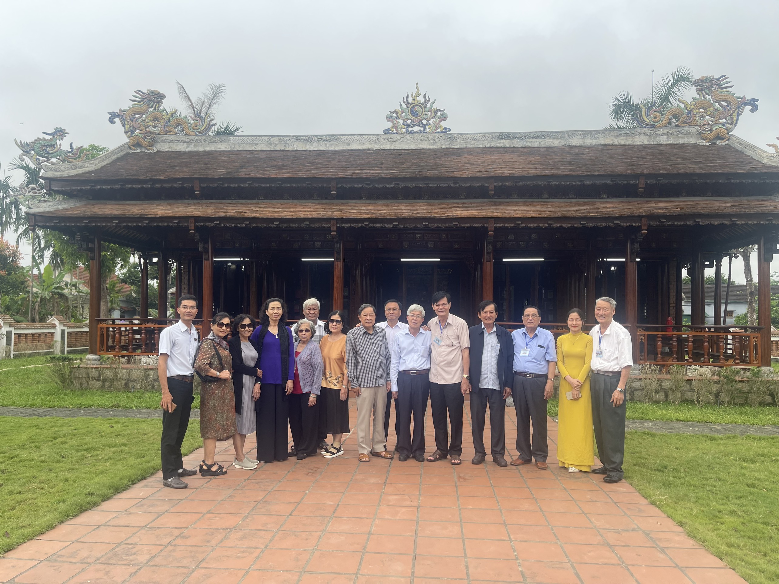 Đoàn cán bộ, lão thành cách mạng tỉnh Đồng Tháp và Bạc Liêu thăm Thư viện Đại tướng Lê Đức Anh