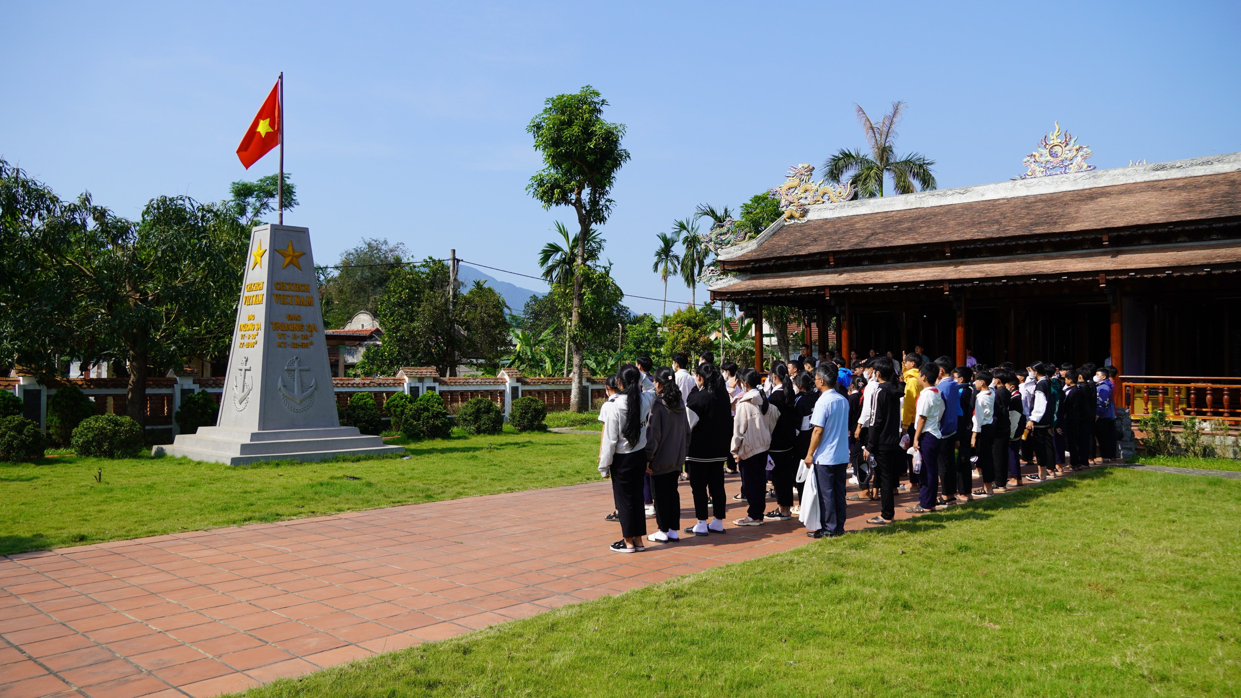 Đoàn Trường TH&THCS Bến Ván và Trung tâm GDNN-GDTX tham gia ngày sách và văn hóa đọc Việt Nam tại Thư viện Đại tướng Lê Đức Anh.