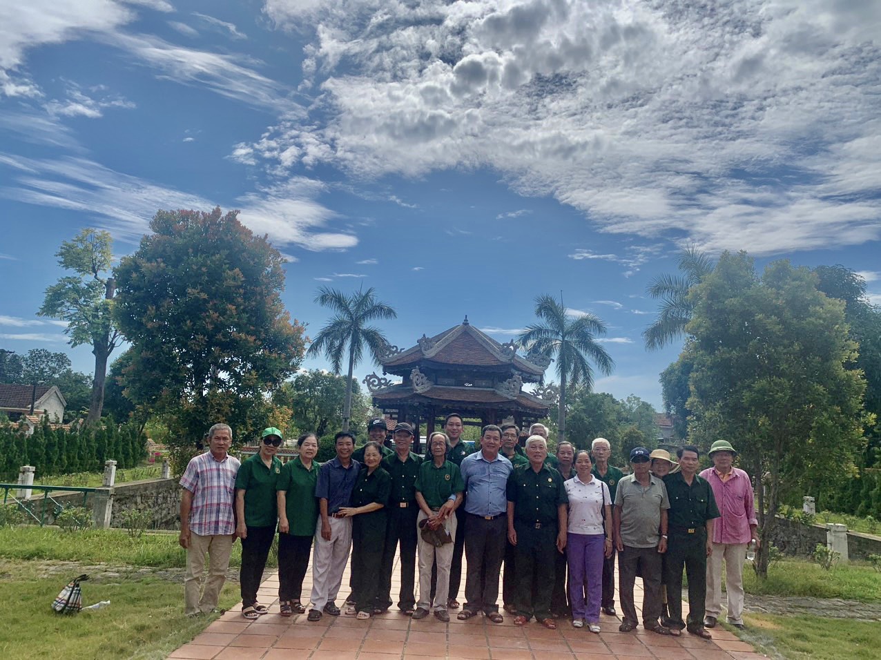 Đoàn hội cựu chiến binh phường Phú Hội thăm Thư viện Đại tướng Lê Đức Anh