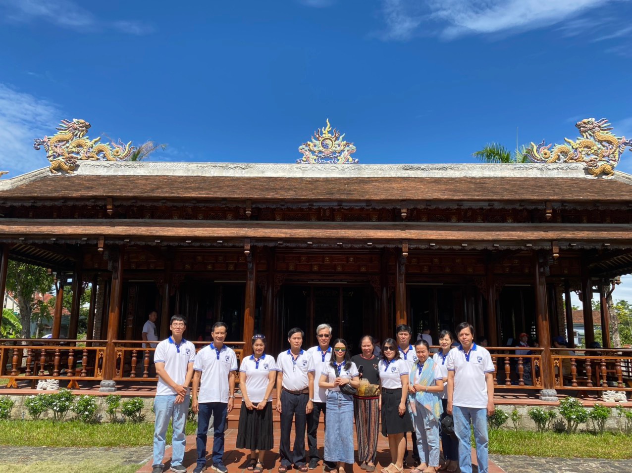 Đoàn cán bộ viên chức khoa sinh học, trường Đại học Khoa học, Đại học Huế thăm Thư viện Đại tướng Lê Đức Anh