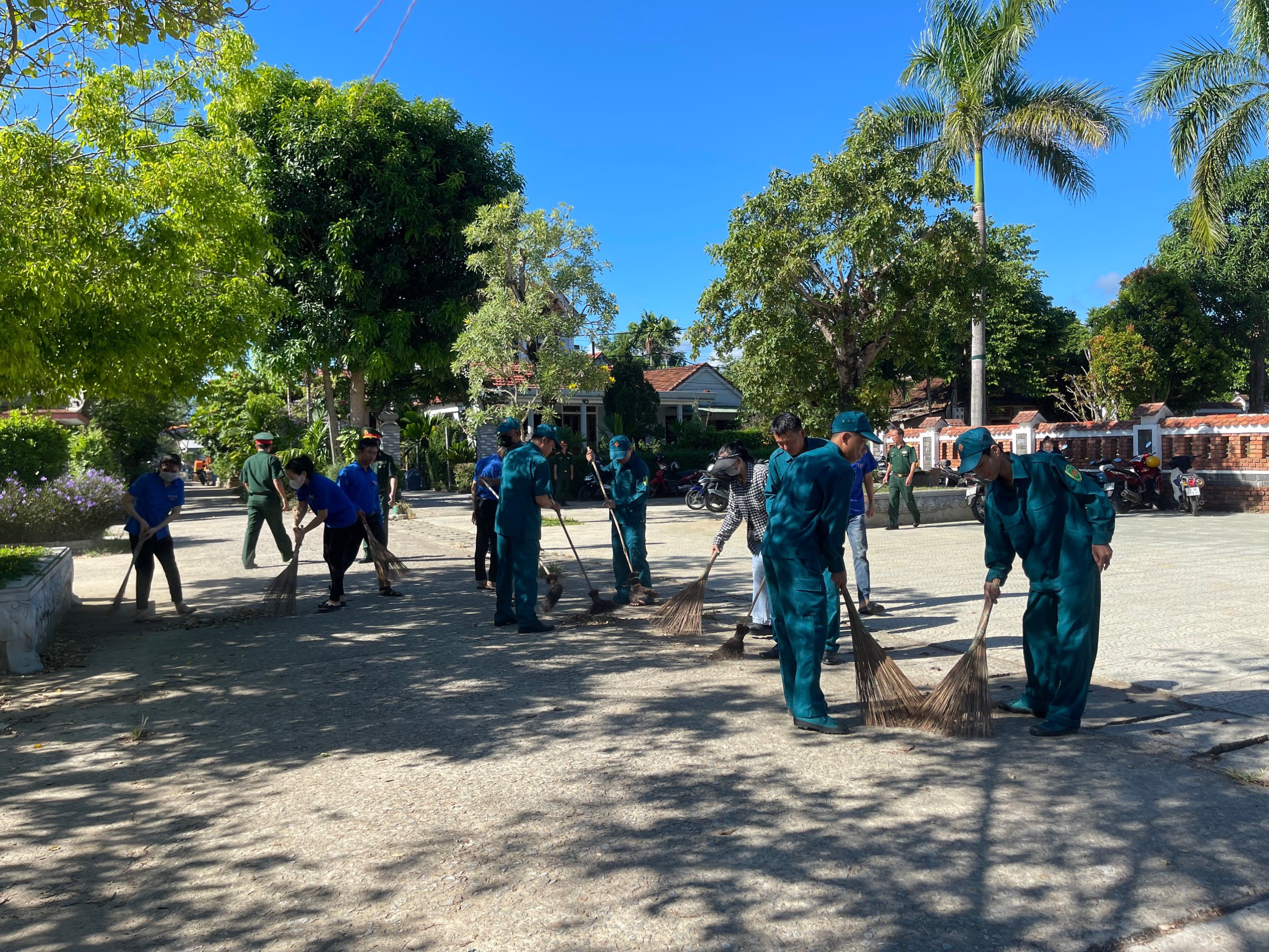 Đoàn Ban chỉ huy Quân sự huyện Phú Lộc thăm Thư viện Đại tướng Lê Đức Anh