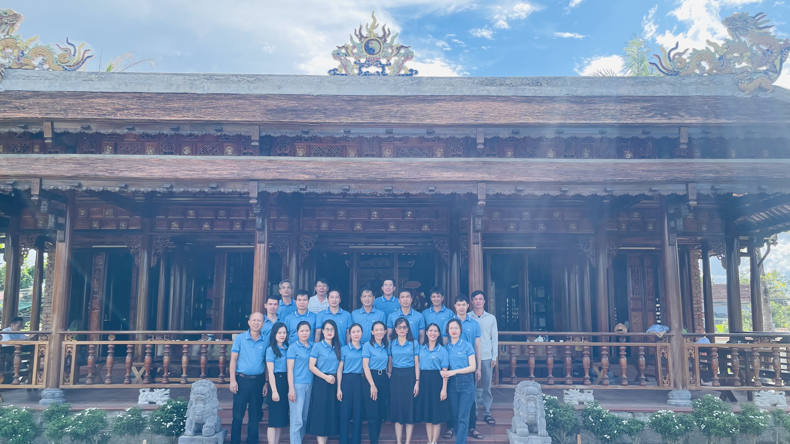 Đoàn Liên ngành khối nội chính: Viện kiểm sát, Tòa án, Thi hành án huyện Phong Điền thăm Thư viện Đại tướng Lê Đức Anh