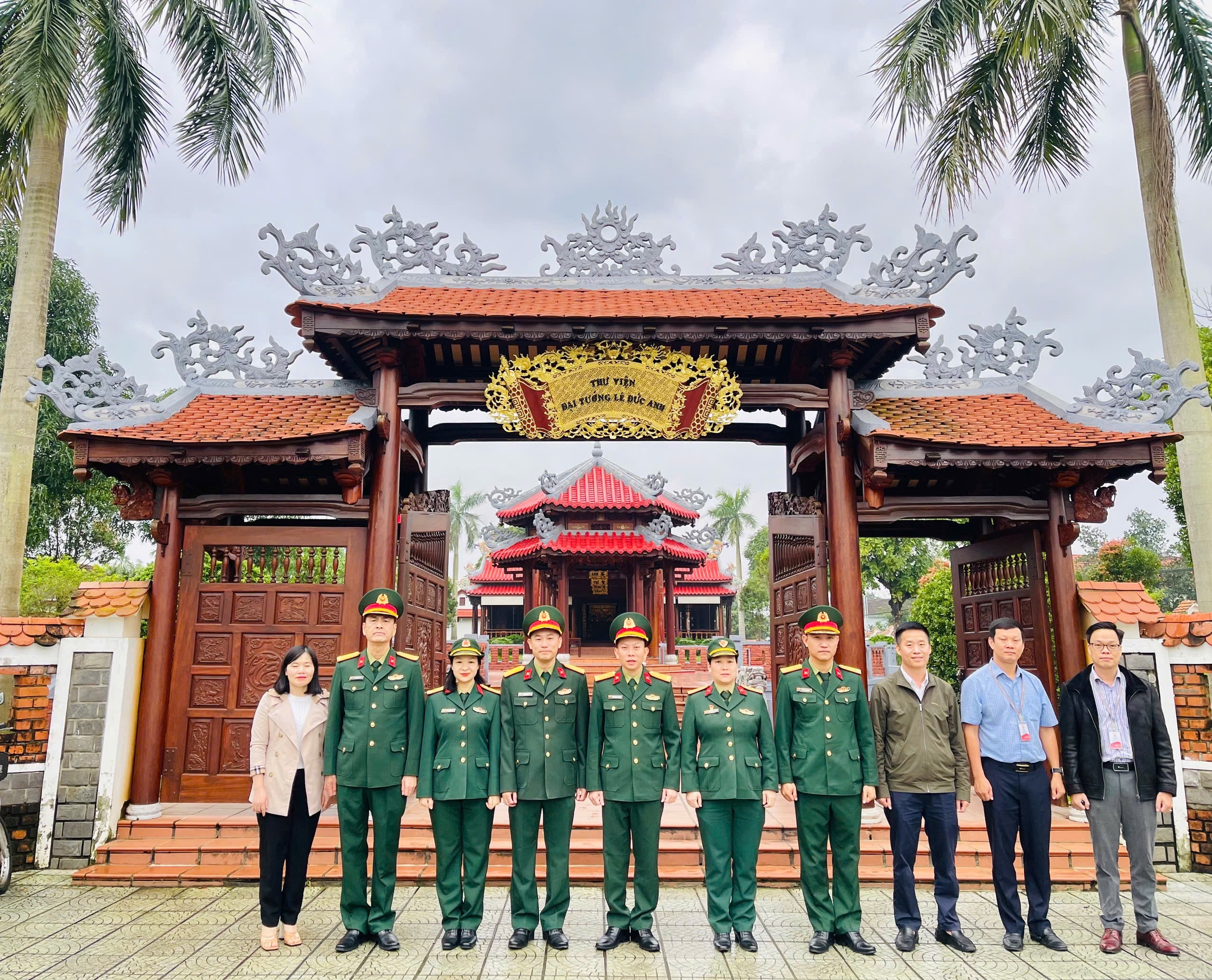 Đoàn Viettel Thừa Thiên Huế - Tập đoàn Công nghiệp – Viễn thông Quân Đội dâng hương Đại tướng Lê Đức Anh