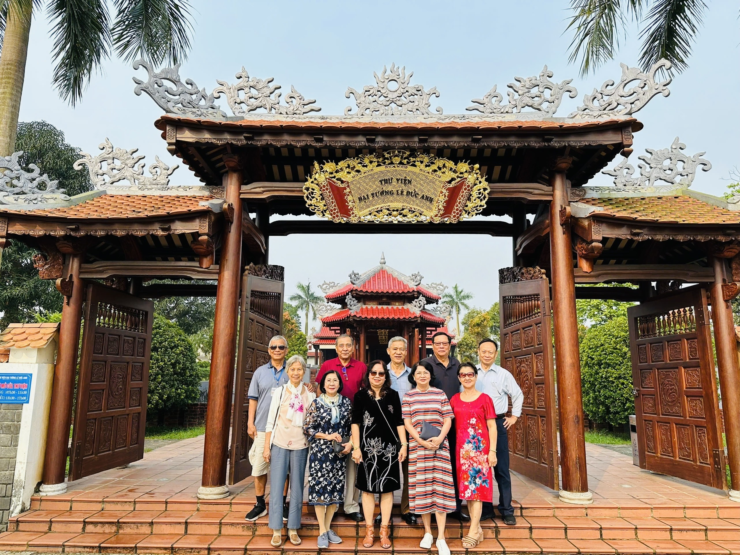 Đoàn cán bộ hưu trí Thành phố Hồ Chí Minh, tỉnh Đắk Nông và tỉnh Đồng Nai thăm Thư viện Đại tướng Lê Đức Anh