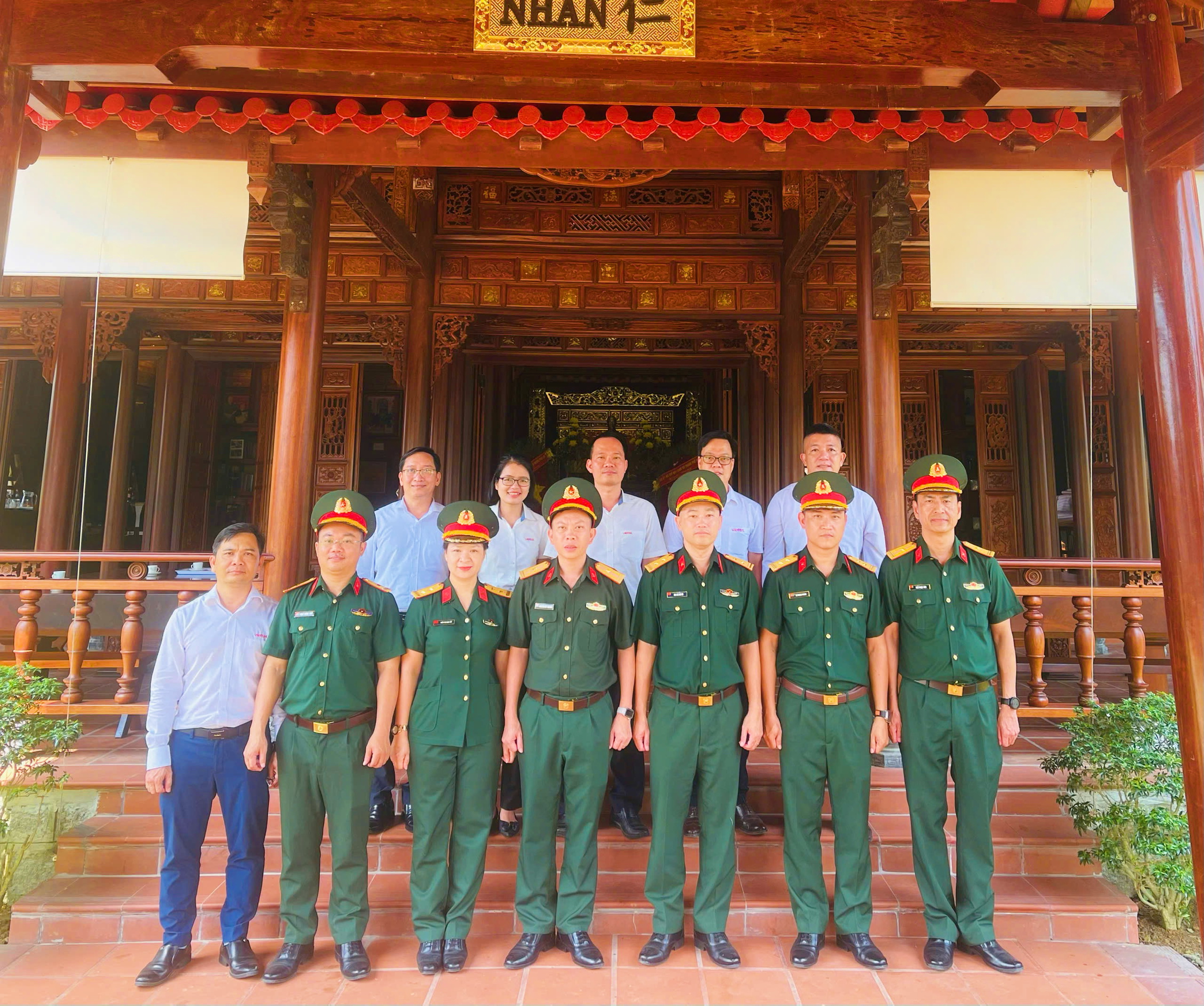 Đoàn Viettel Huế - Tập đoàn Công nghiệp – Viễn thông Quân Đội dâng hương Đại tướng Lê Đức Anh