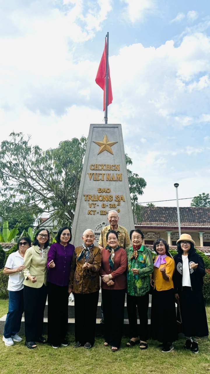 Đoàn cán bộ hưu trí tỉnh Tây Ninh, Đồng Nai, Bà Rịa – Vũng Tàu, Trà Vinh, Bắc Ninh và tỉnh Sơn La thăm Thư viện Đại tướng Lê Đức Anh
