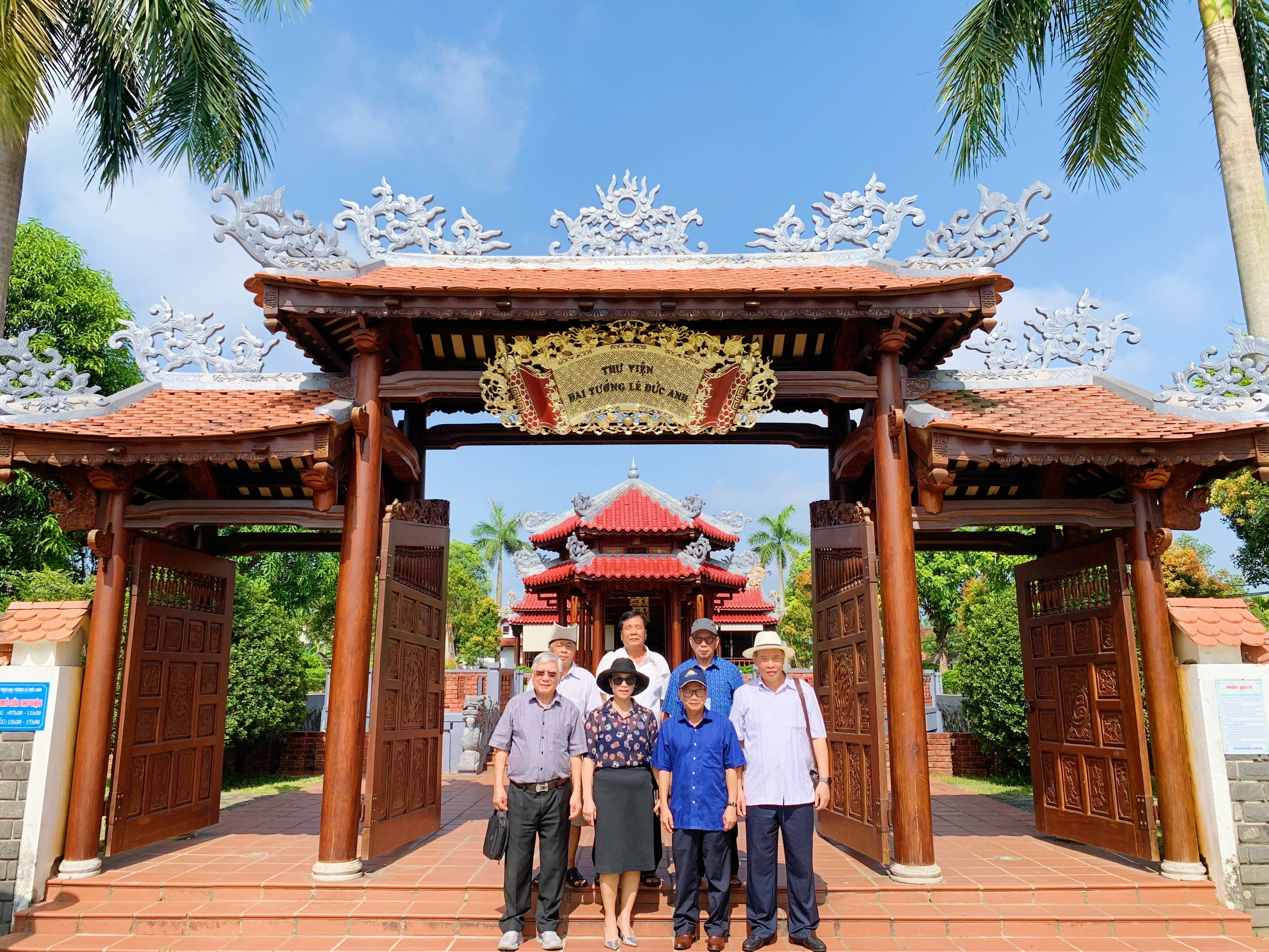 Đoàn cán bộ hưu trí tỉnh Hải Dương, Gia Lai và Kon Tum thăm Thư viện Đại tướng Lê Đức Anh