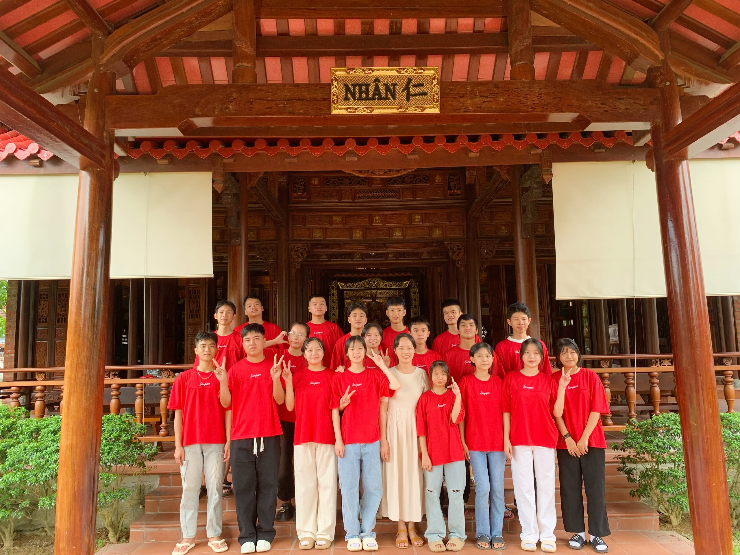 Trường THPT Nam Đông thăm Thư viện Đại tướng Lê Đức Anh.