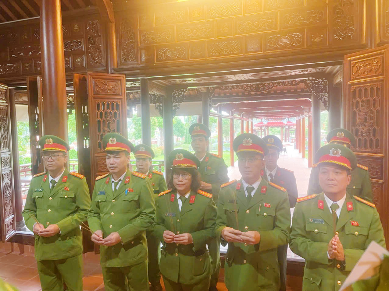 Đoàn Công an xã Lộc An dâng hương tưởng nhớ Đại tướng Lê Đức Anh