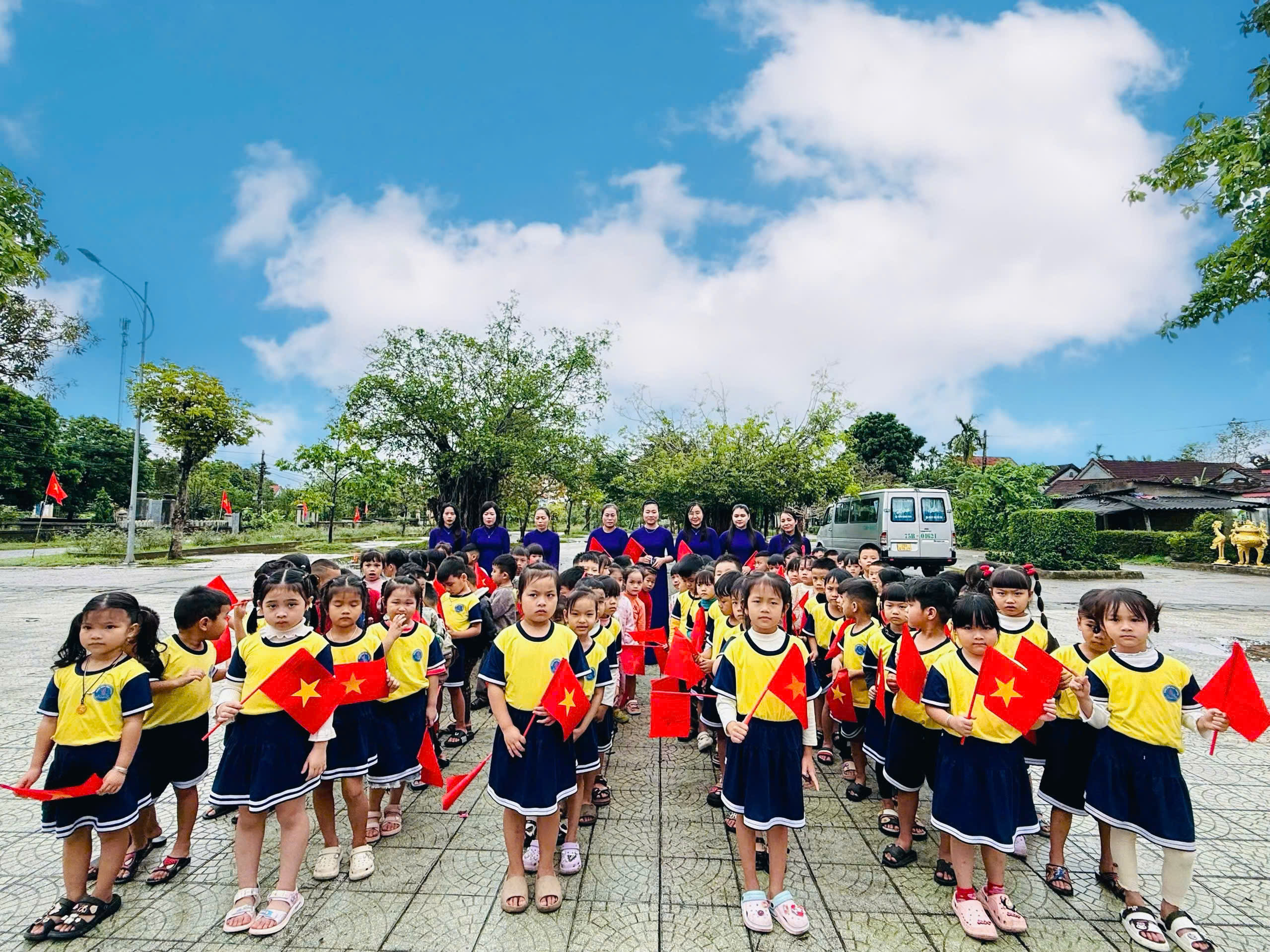 TRƯỜNG MẦM NON ĐẠI THÀNH THĂM THƯ VIỆN ĐẠI TƯỚNG LÊ ĐỨC ANH.