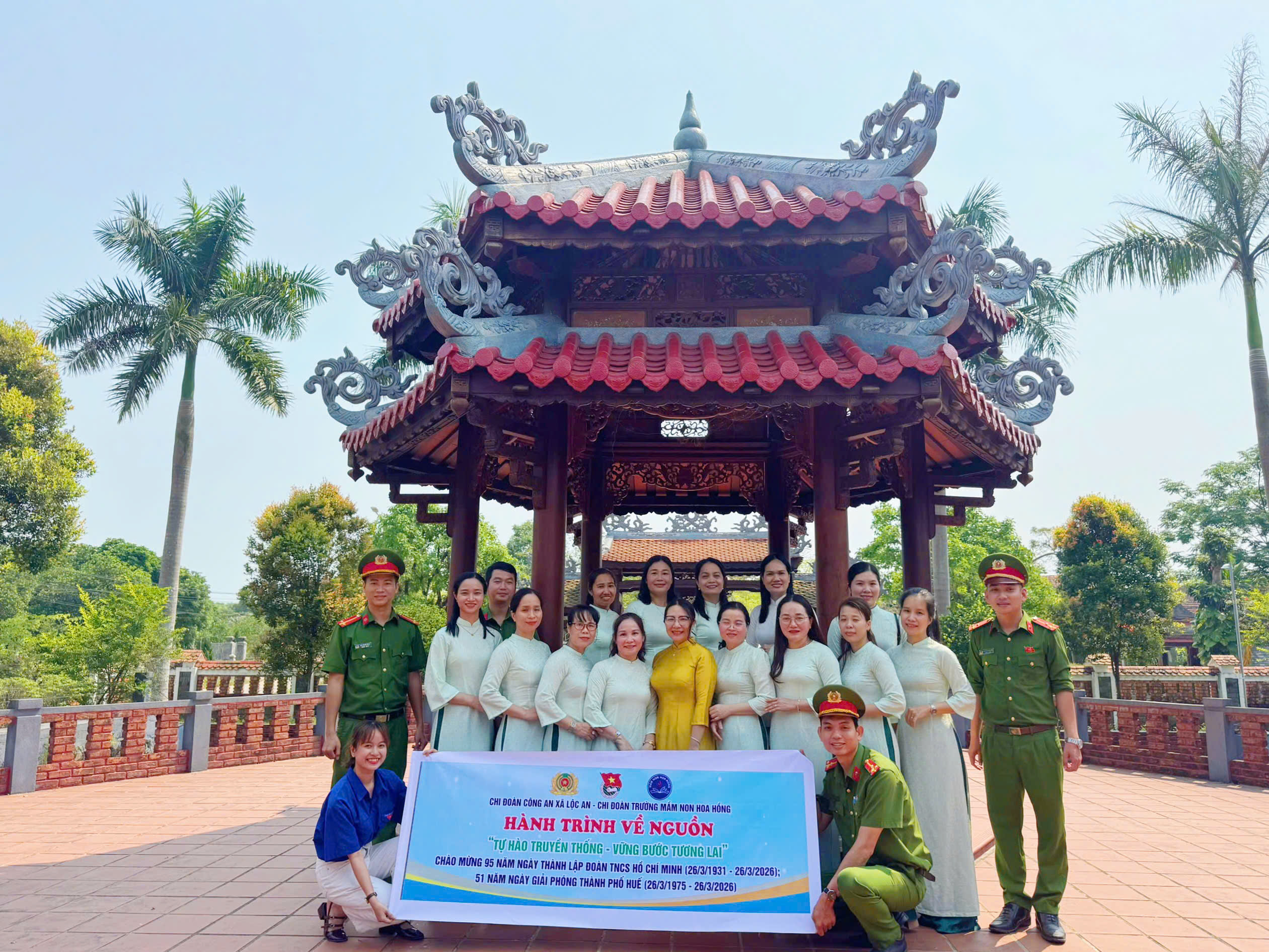 CHI ĐOÀN CÔNG AN XÃ LỘC AN VÀ CHI ĐOÀN TRƯỜNG MẦM NON HOA HỒNG DÂNG HƯƠNG TƯỞNG NHỚ ĐẠI TƯỚNG LÊ ĐỨC ANH