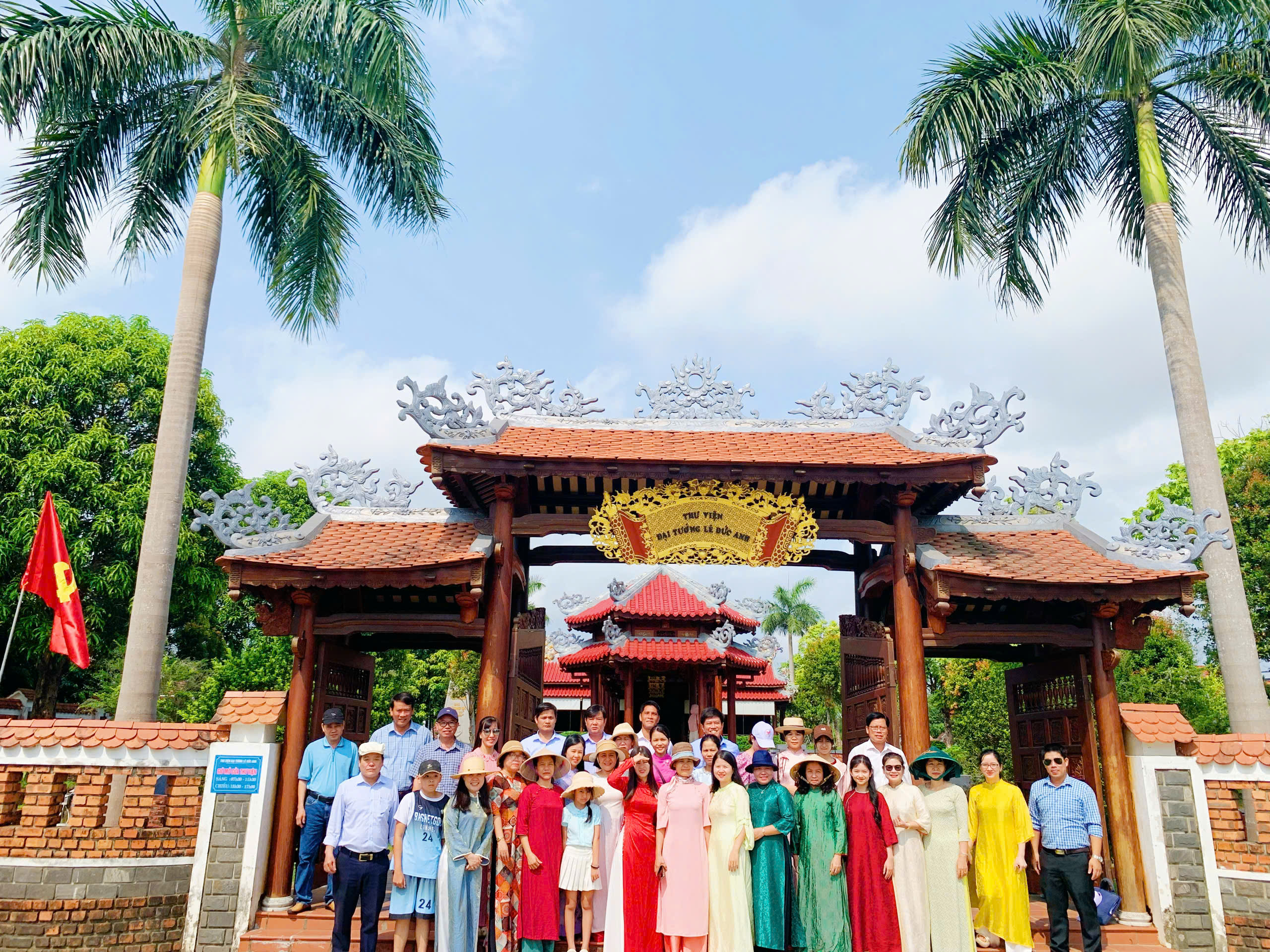 TRƯỜNG TRUNG HỌC CƠ SỞ THUỶ PHÙ DÂNG HƯƠNG TƯỞNG NHỚ ĐẠI TƯỚNG LÊ ĐỨC ANH