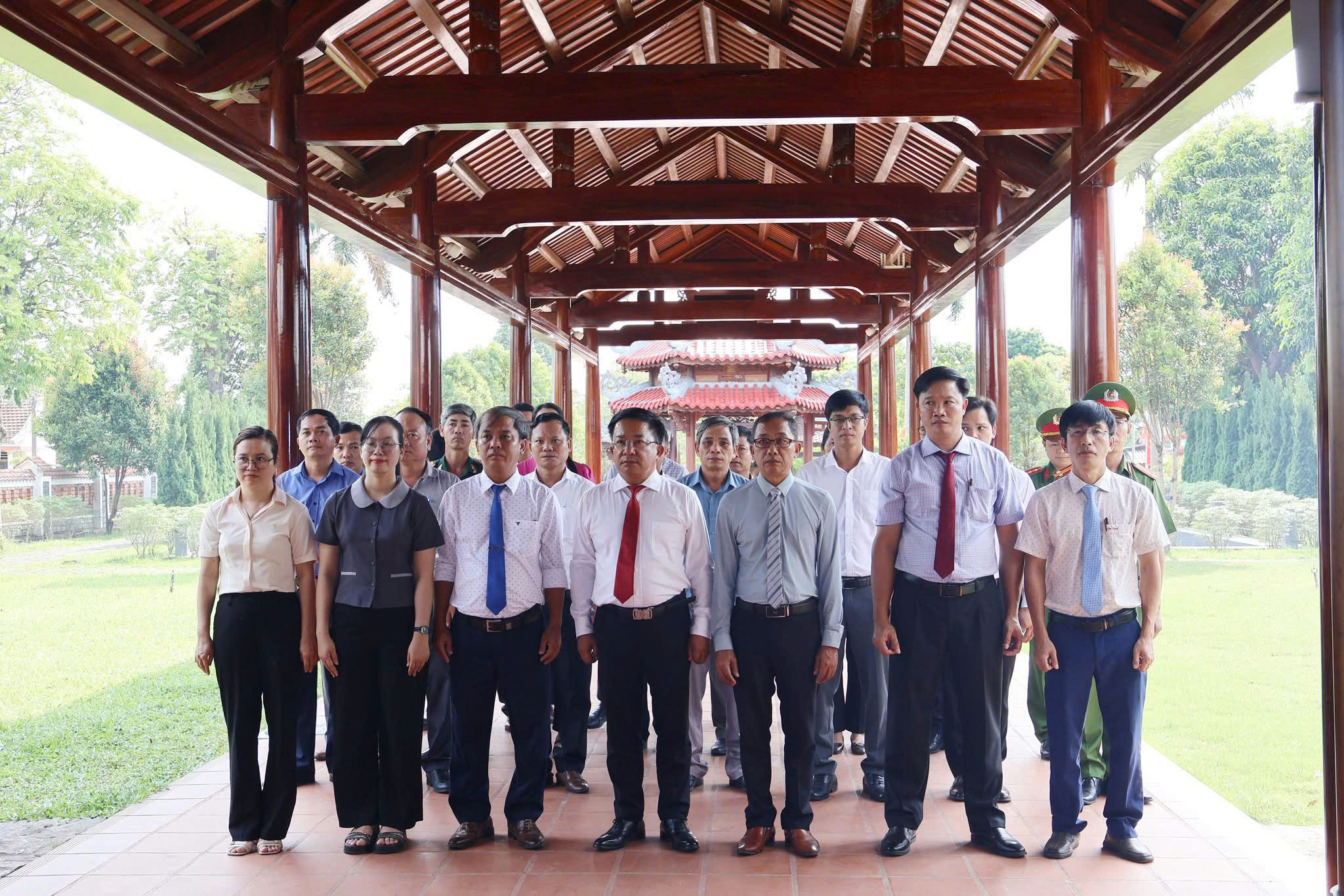 ĐẢNG UỶ - HĐND – UBND – UỶ BAN MTTQVN XÃ LỘC AN DÂNG HƯƠNG TƯỞNG NHỚ ĐẠI TƯỚNG LÊ ĐỨC ANH