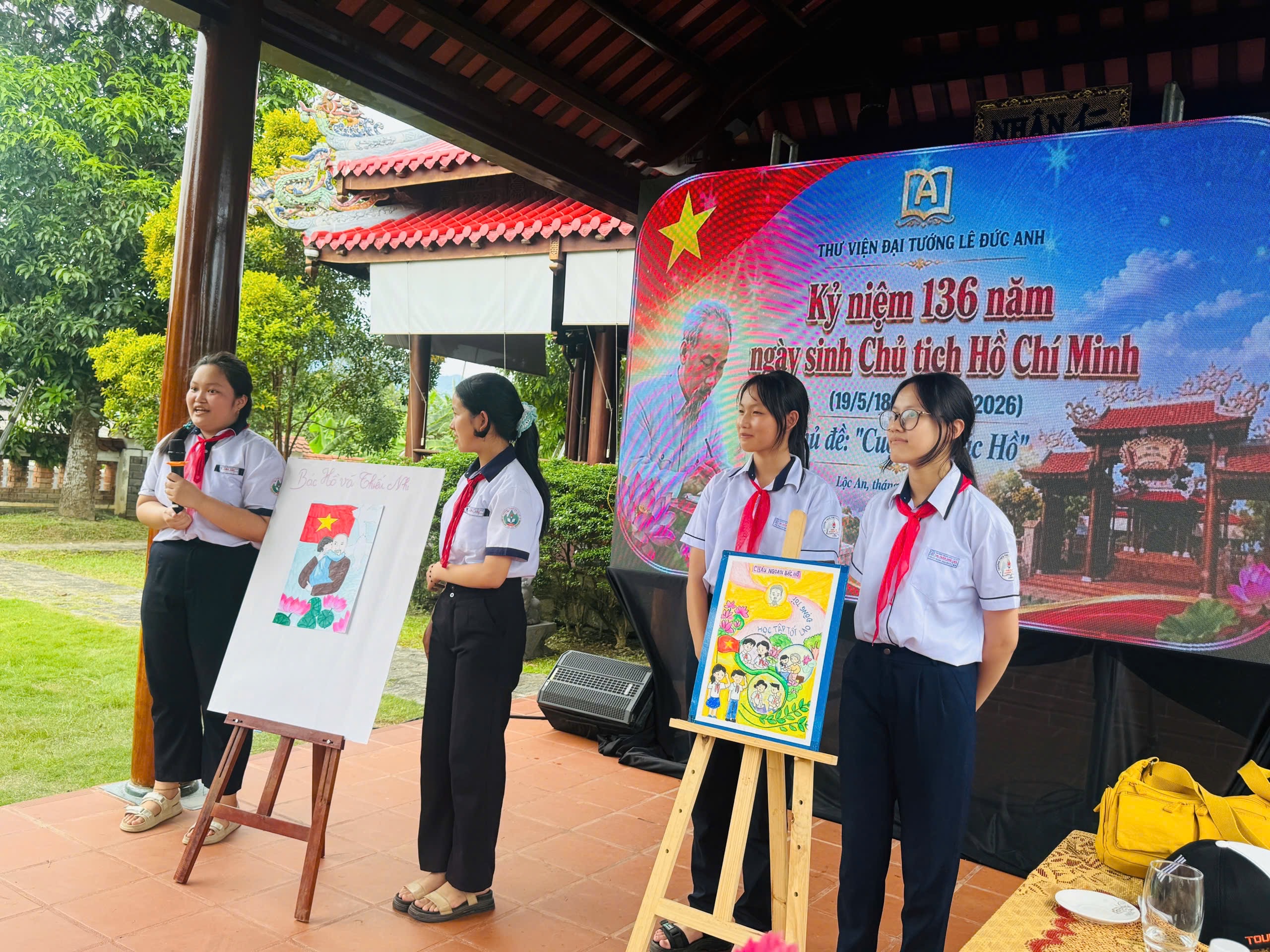THƯ VIỆN ĐẠI TƯỚNG LÊ ĐỨC ANH TỔ CHỨC KỶ NIỆM 136 NĂM NGÀY SINH CỦA BÁC HỒ