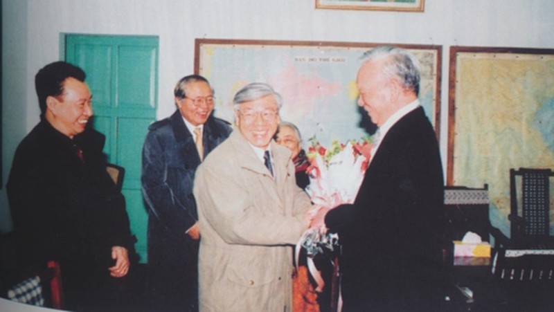 Hình ảnh Đại tướng Lê Đức Anh với các lãnh đạo Đảng, Nhà nước