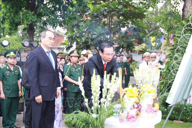 Lãnh đạo TP Hồ Chí Minh dâng hương tưởng niệm Chủ tịch nước Lê Đức Anh