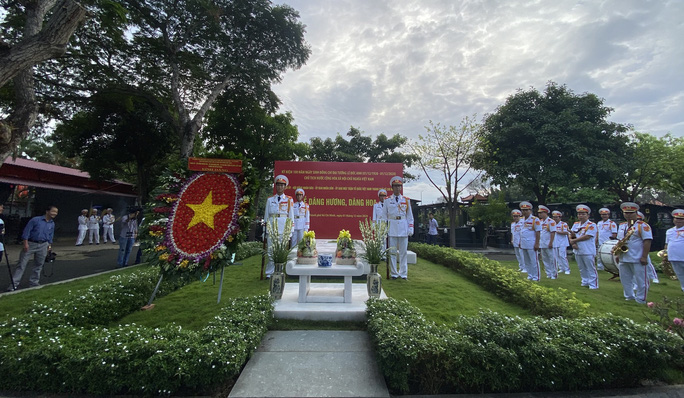 Lãnh đạo TP HCM dâng hương, dâng hoa cố Chủ tịch nước Lê Đức Anh