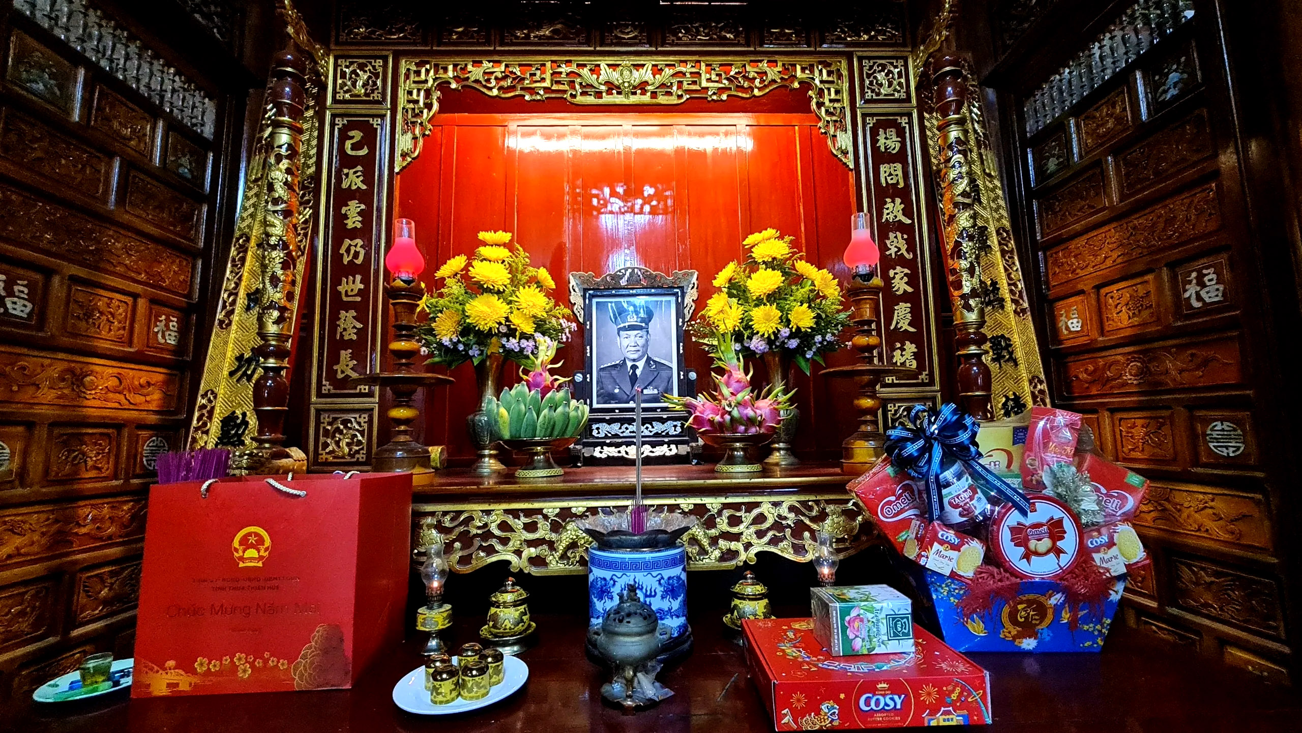 BÊN TRONG 3